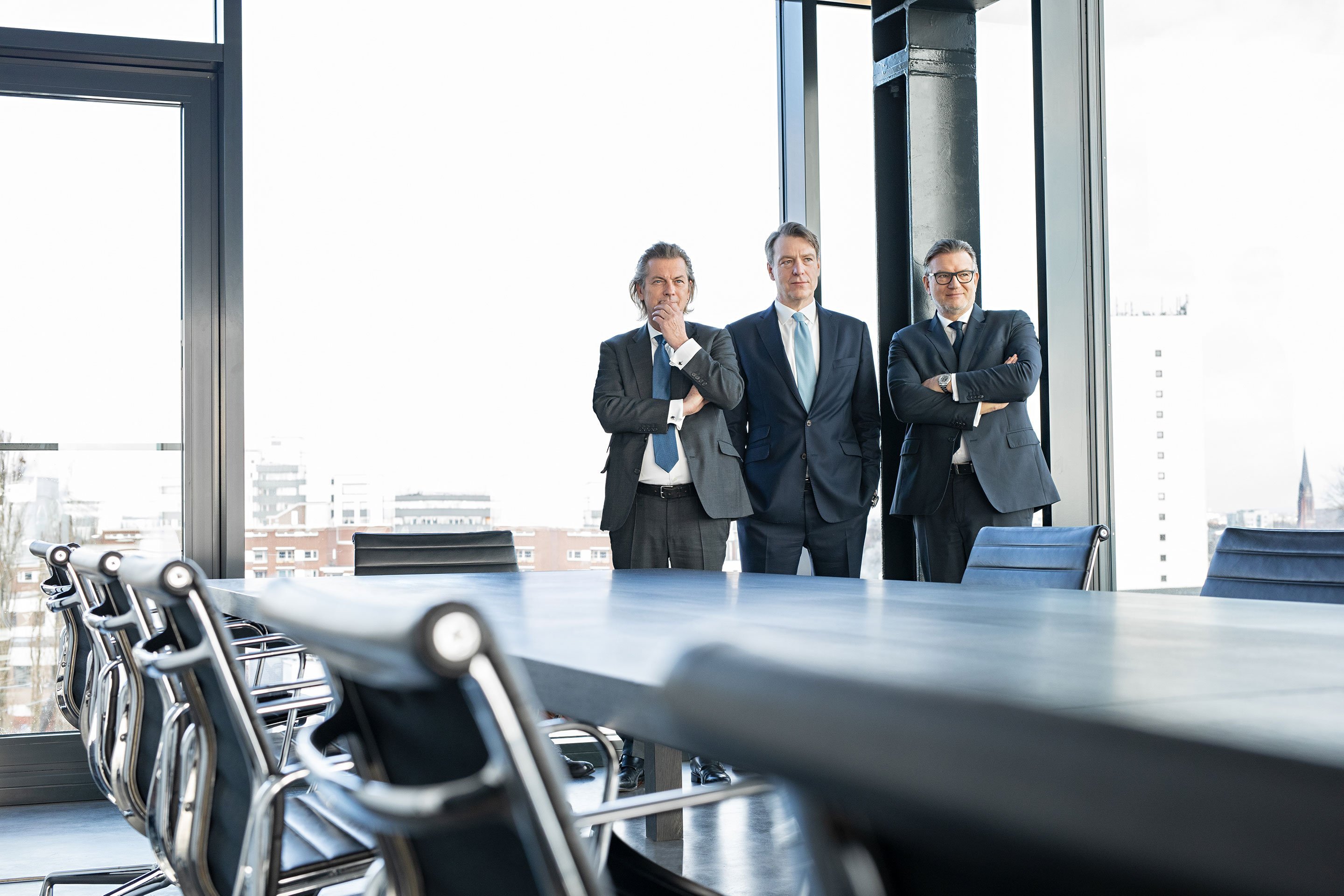 Geschäftsführung der Paribus Holding GmbH & Co. KG, von links: Dr. Christopher Schroeder (geschäftsführender Gesellschafter), Dr. Volker Simmering und Thomas Böcher